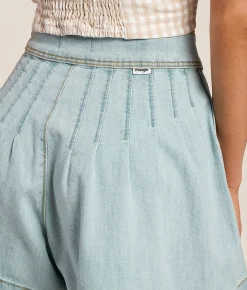 Wrangler® Country Estate Pleated Short Pale Denim Best