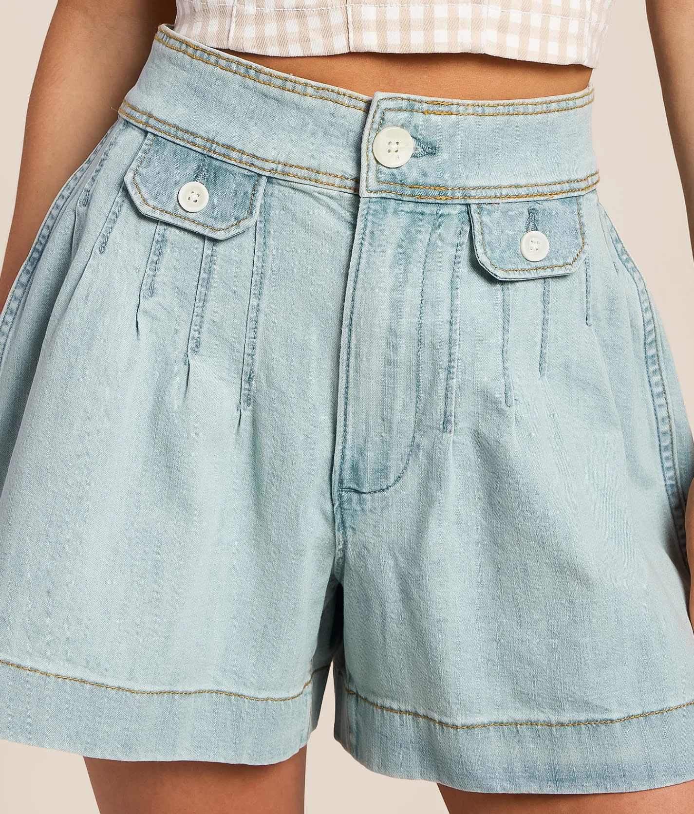Wrangler® Country Estate Pleated Short Pale Denim Best