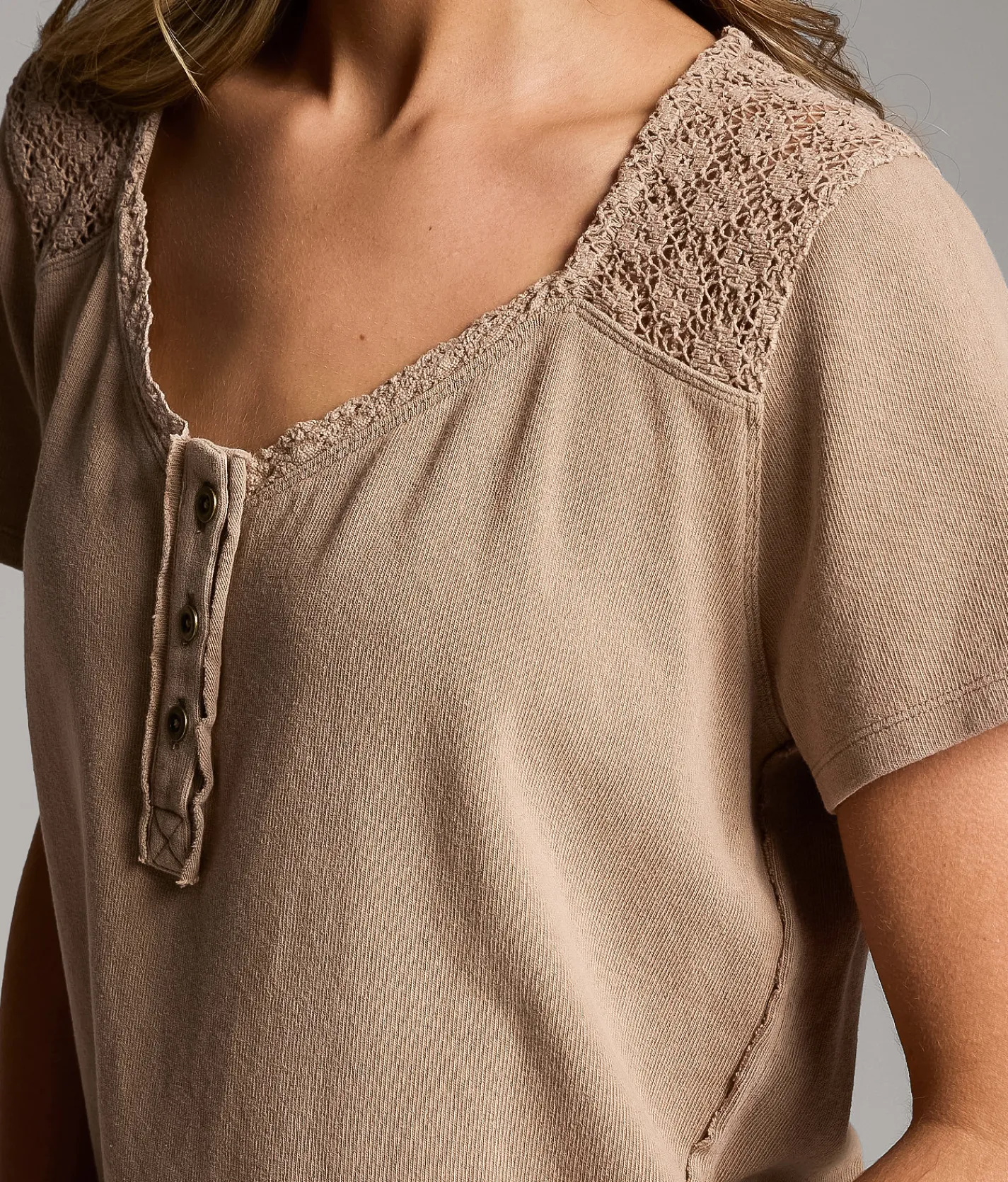 BKE Crochet Henley Top Greige