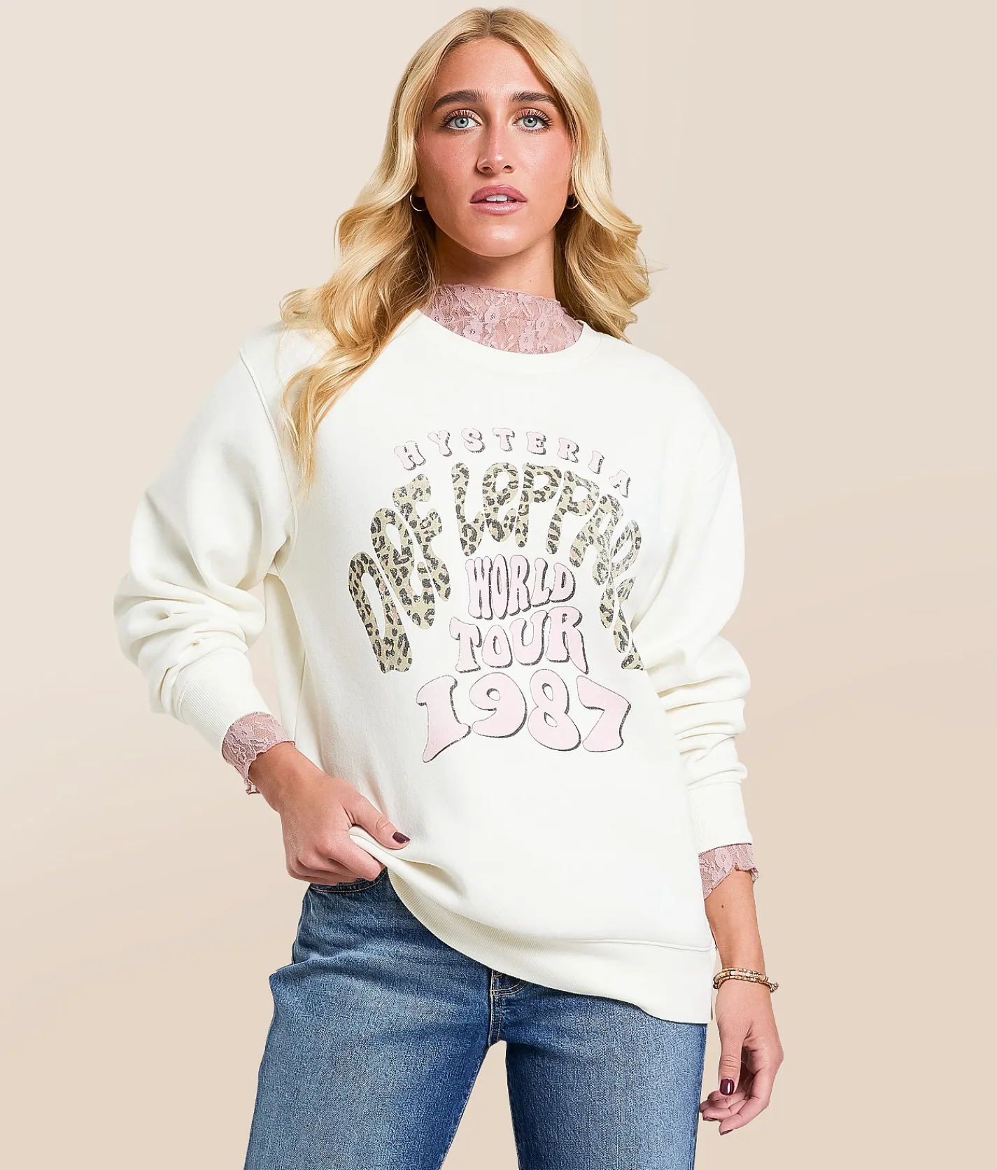 Cactus & Pearl Def Leppard Oversized Band Pullover Marshmellow Hot