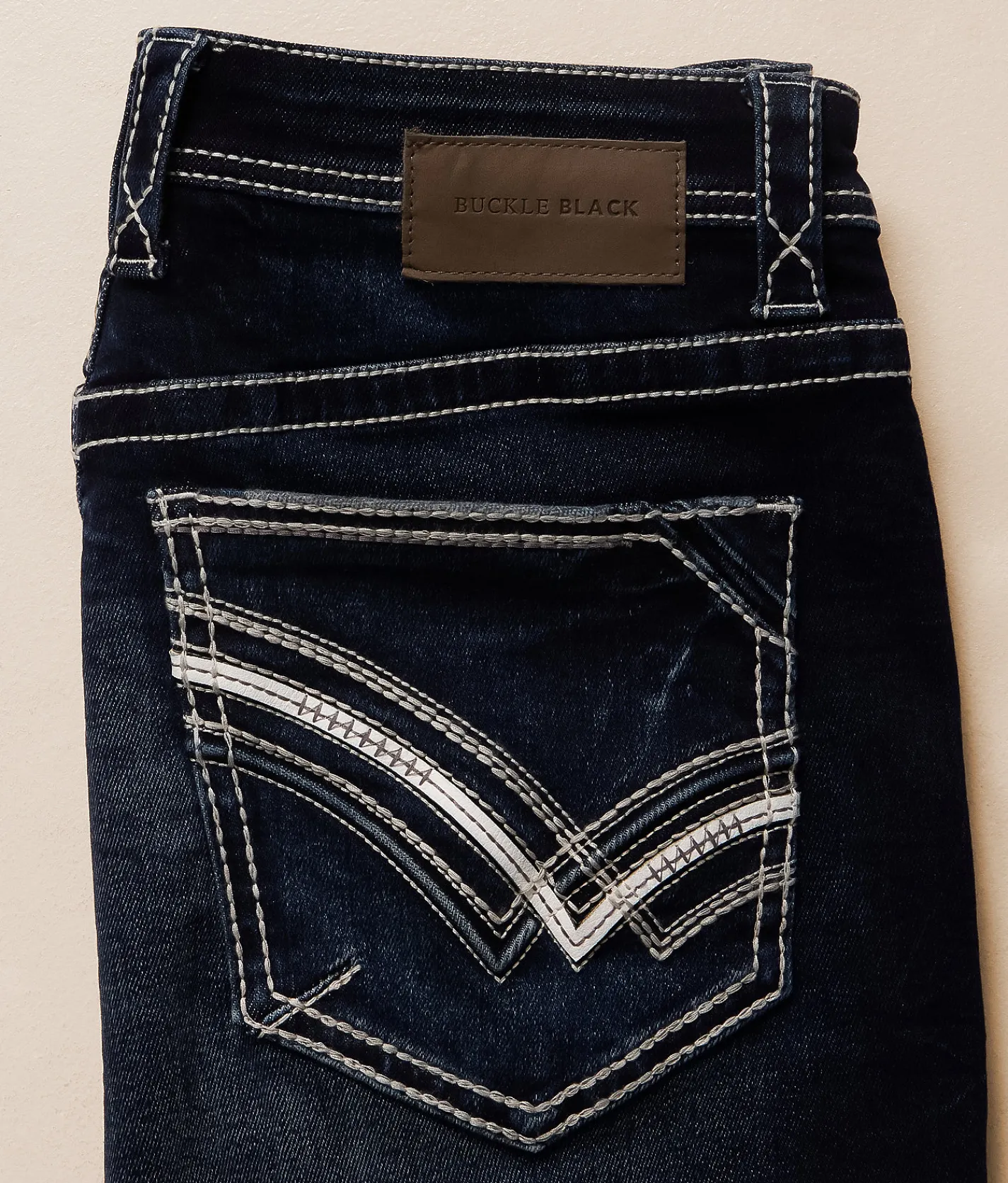 New Jeans|Bottoms | Buckle Black Eleven Straight Stretch Jean Altar
