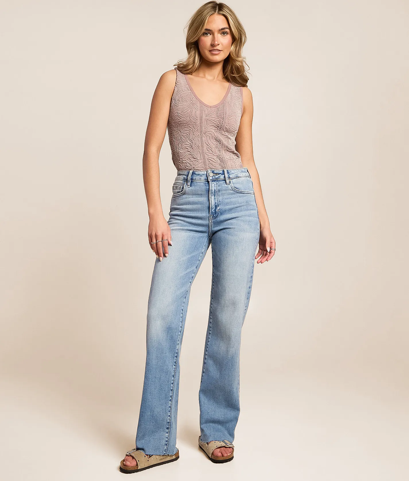 HIDDEN Ella Classic Straight Stretch Jean Cayucos Beach Hot