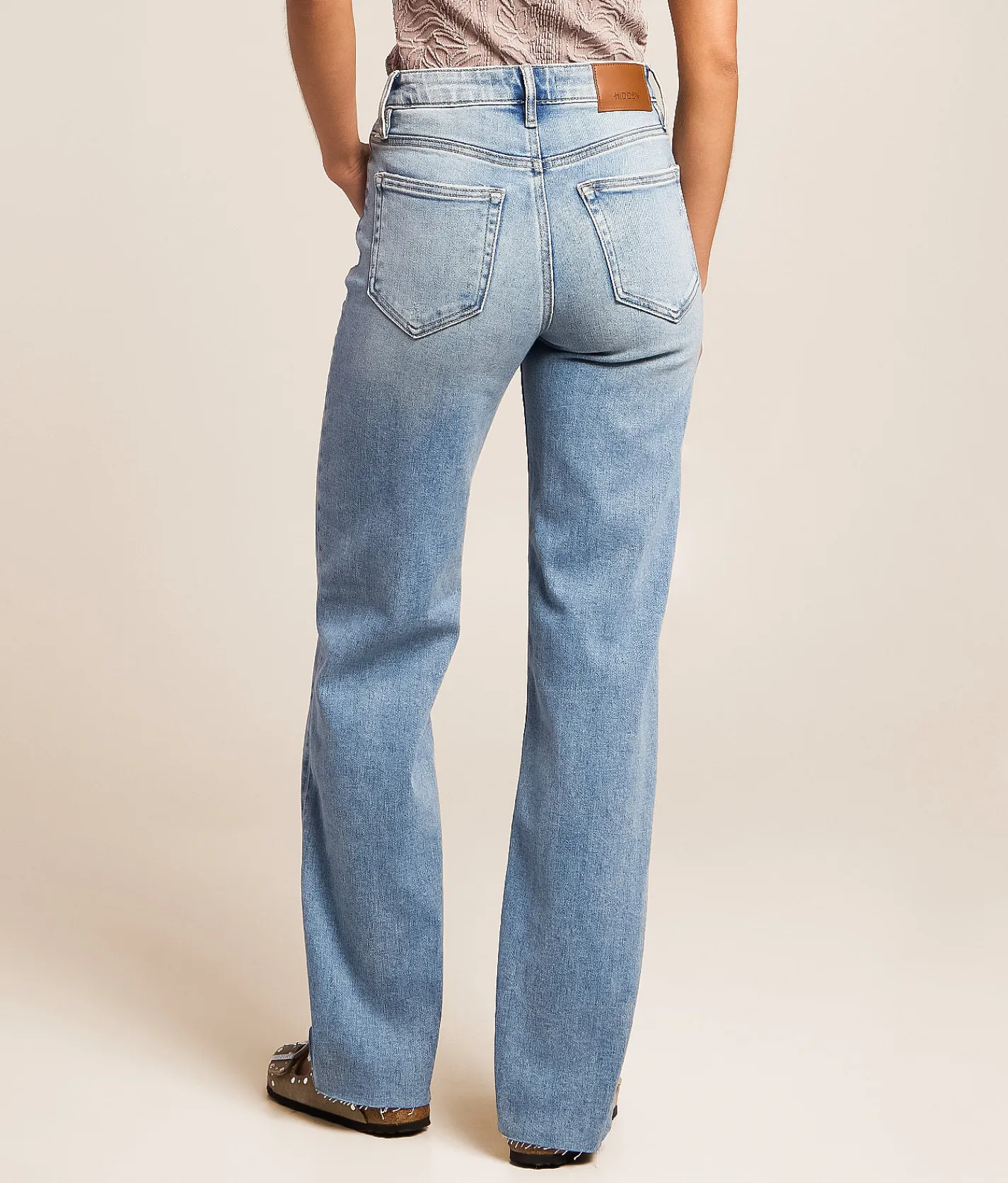 HIDDEN Ella Classic Straight Stretch Jean Cayucos Beach Hot