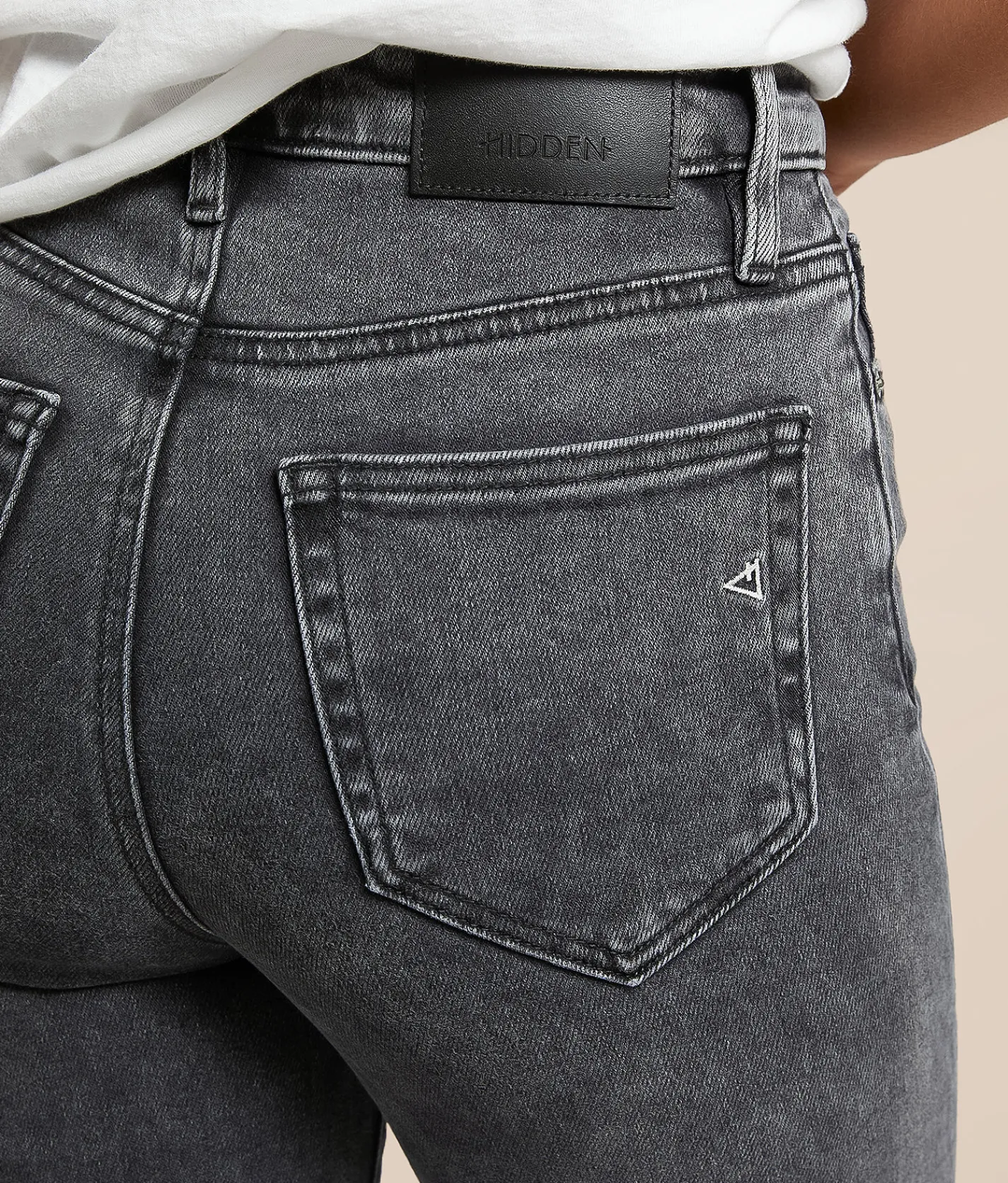 Jeans|Bottoms | HIDDEN Ella Cropped Classic Straight Stretch Jean South Mission