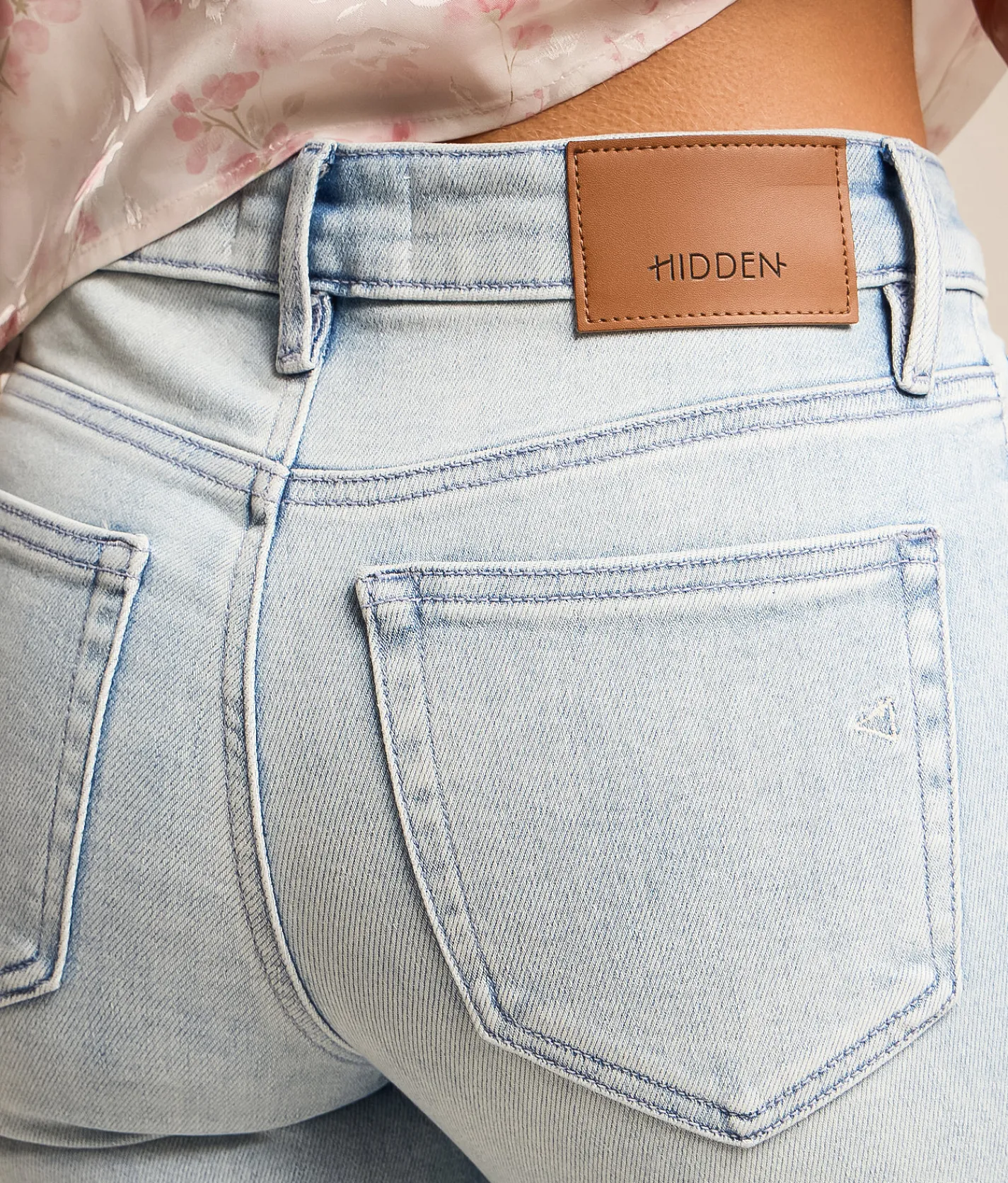 HIDDEN Ella Cropped Classic Straight Stretch Jean Vintage Hot