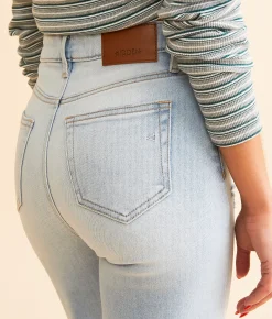 HIDDEN Ella Cropped Straight Stretch Jean Light Discount