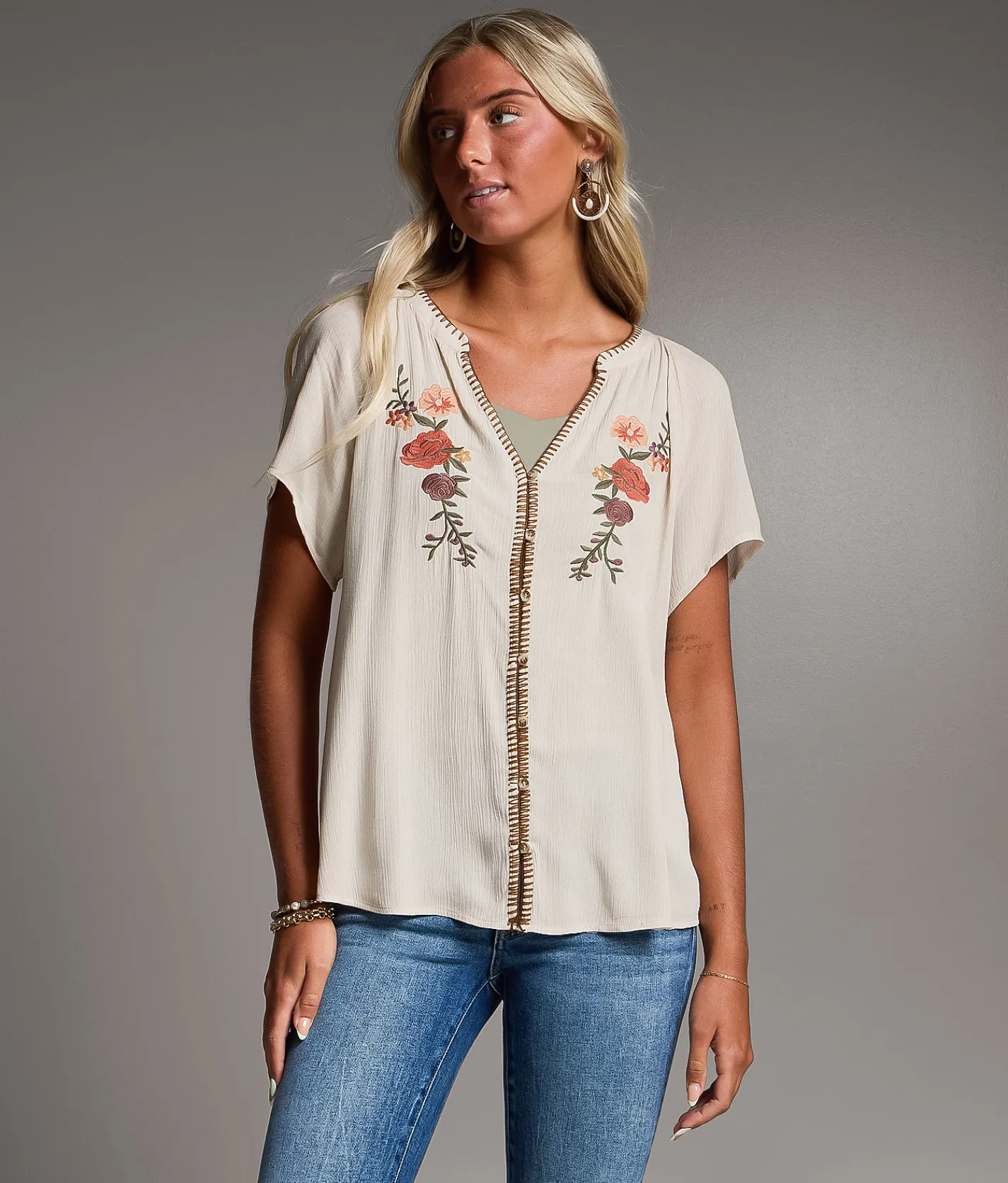 BKE Embroidered Floral Top Cream