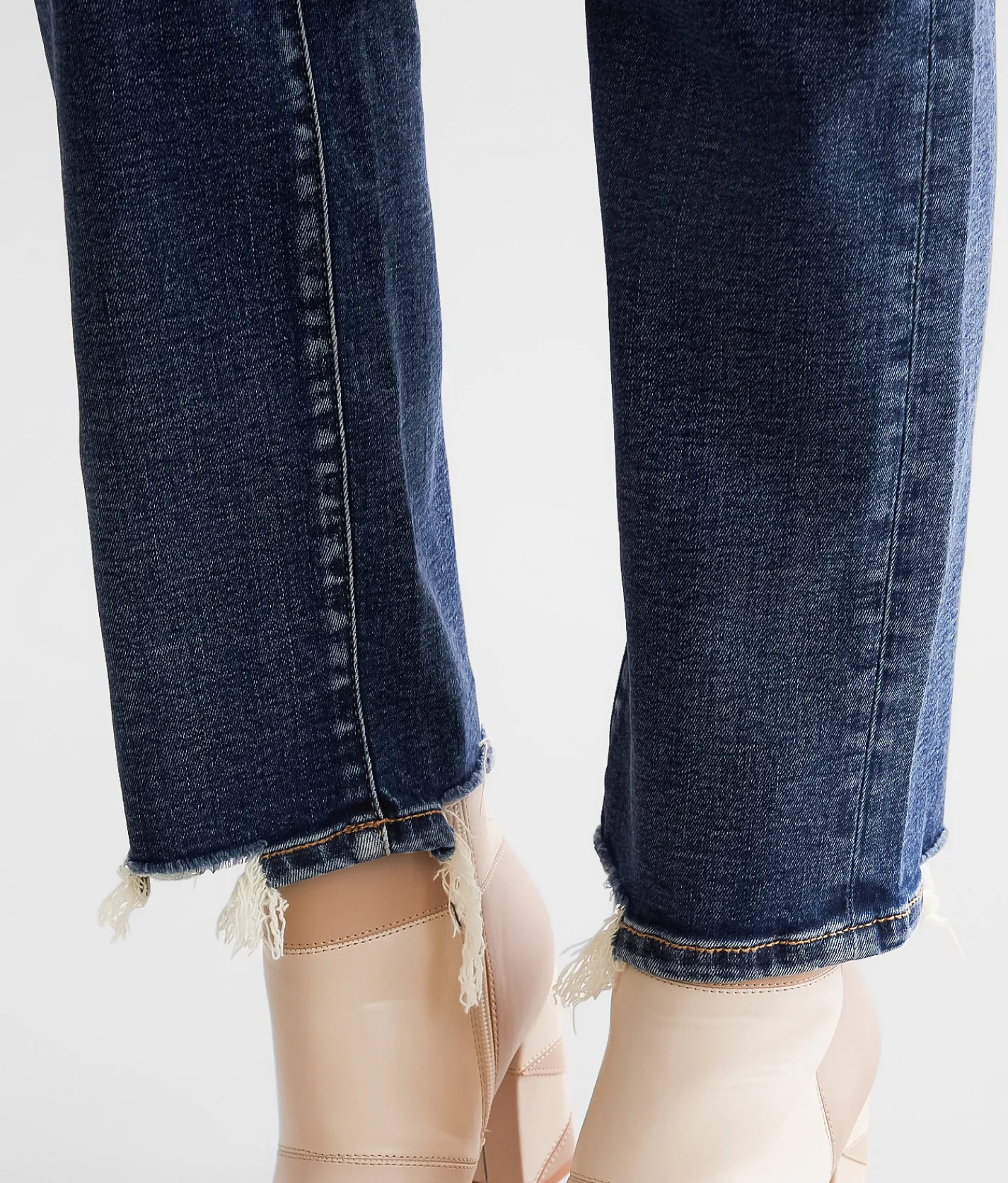 Buckle Black Fit No. 35 Cropped Straight Stretch Jean Cameron Pass 5 Sale