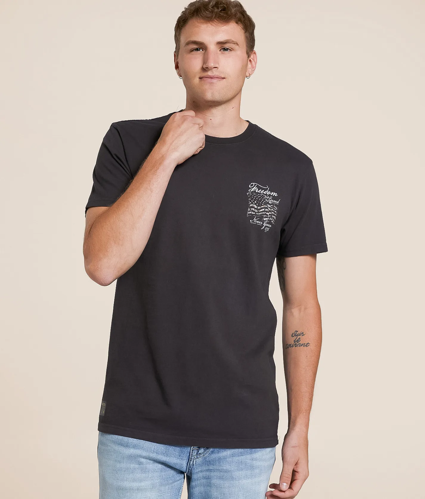 Tops|Graphic T-Shirts | Howitzer Free 76 T-Shirt Vintage Black