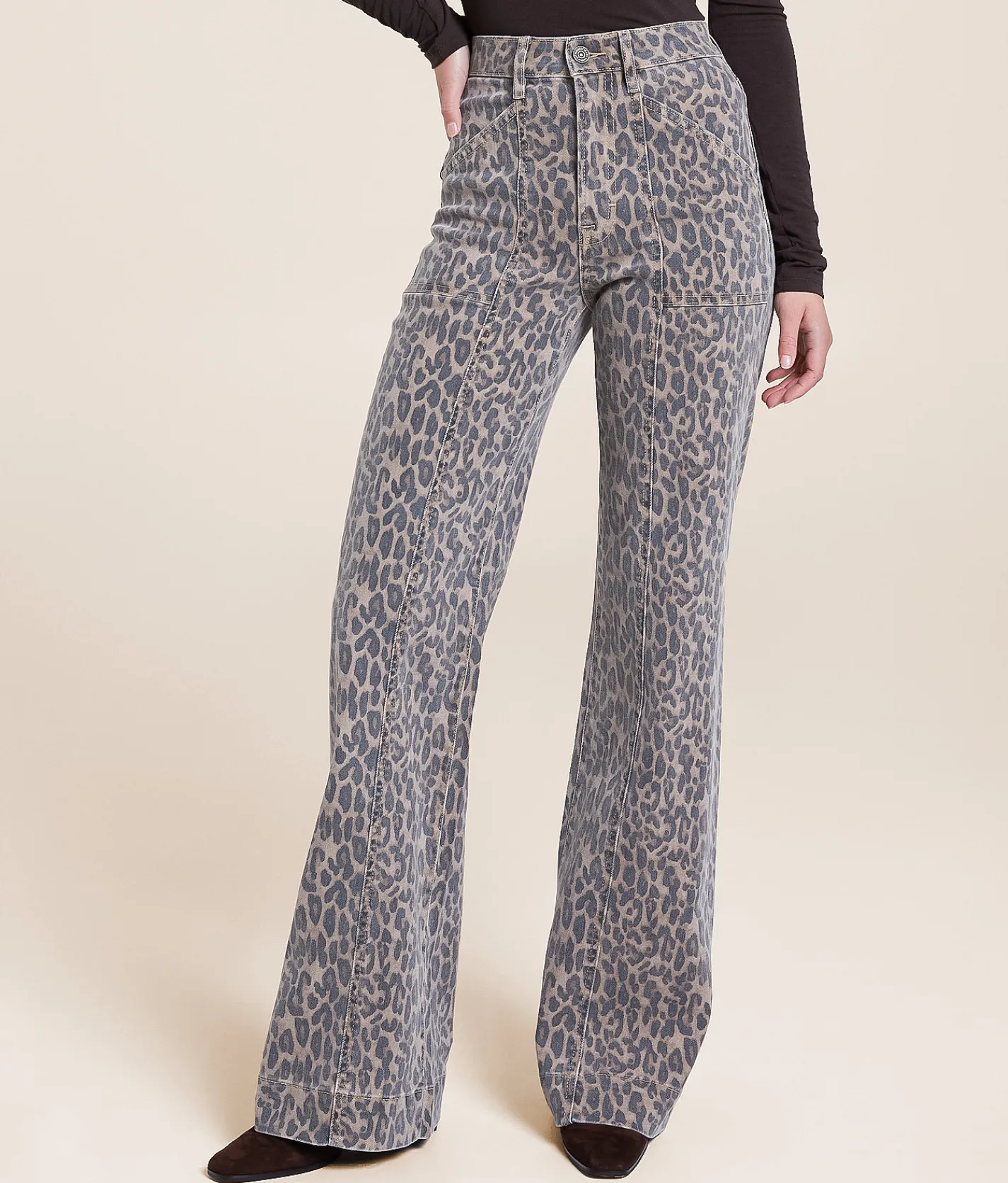 HIDDEN Happi Flare Stretch Jean Cheetah