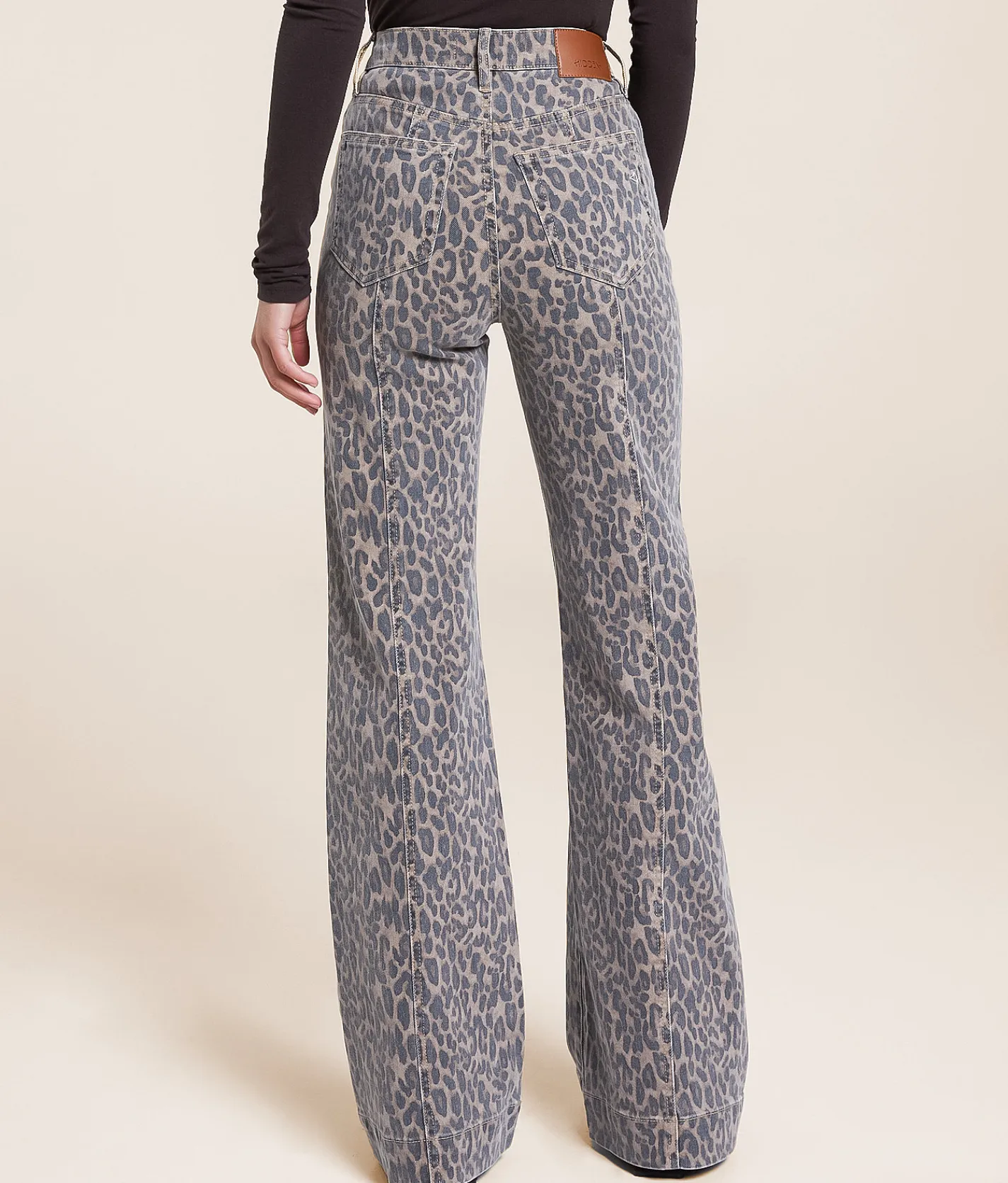 HIDDEN Happi Flare Stretch Jean Cheetah