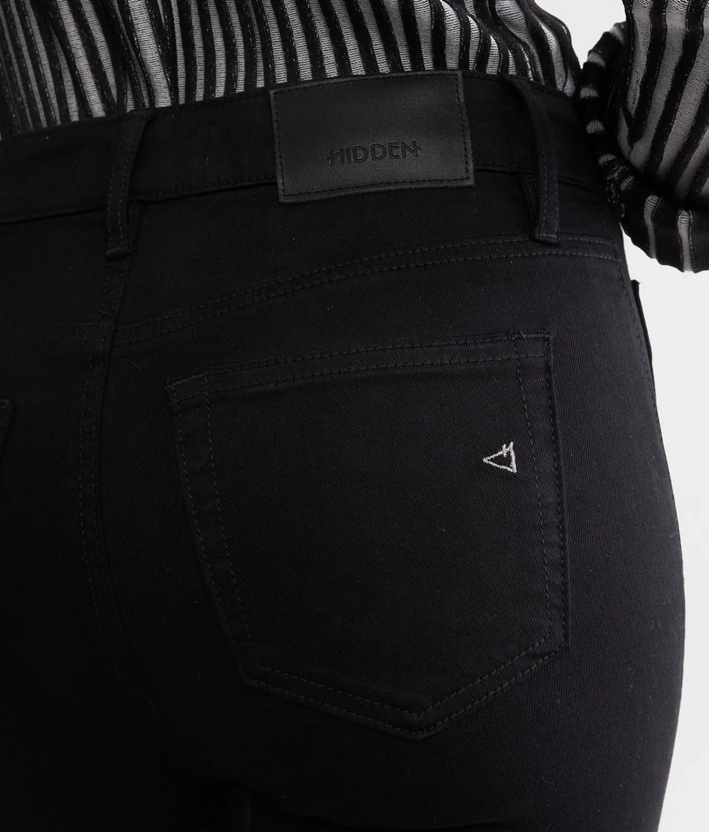 Jeans|Bottoms | HIDDEN Happi Cropped Flare Stretch Jean Black