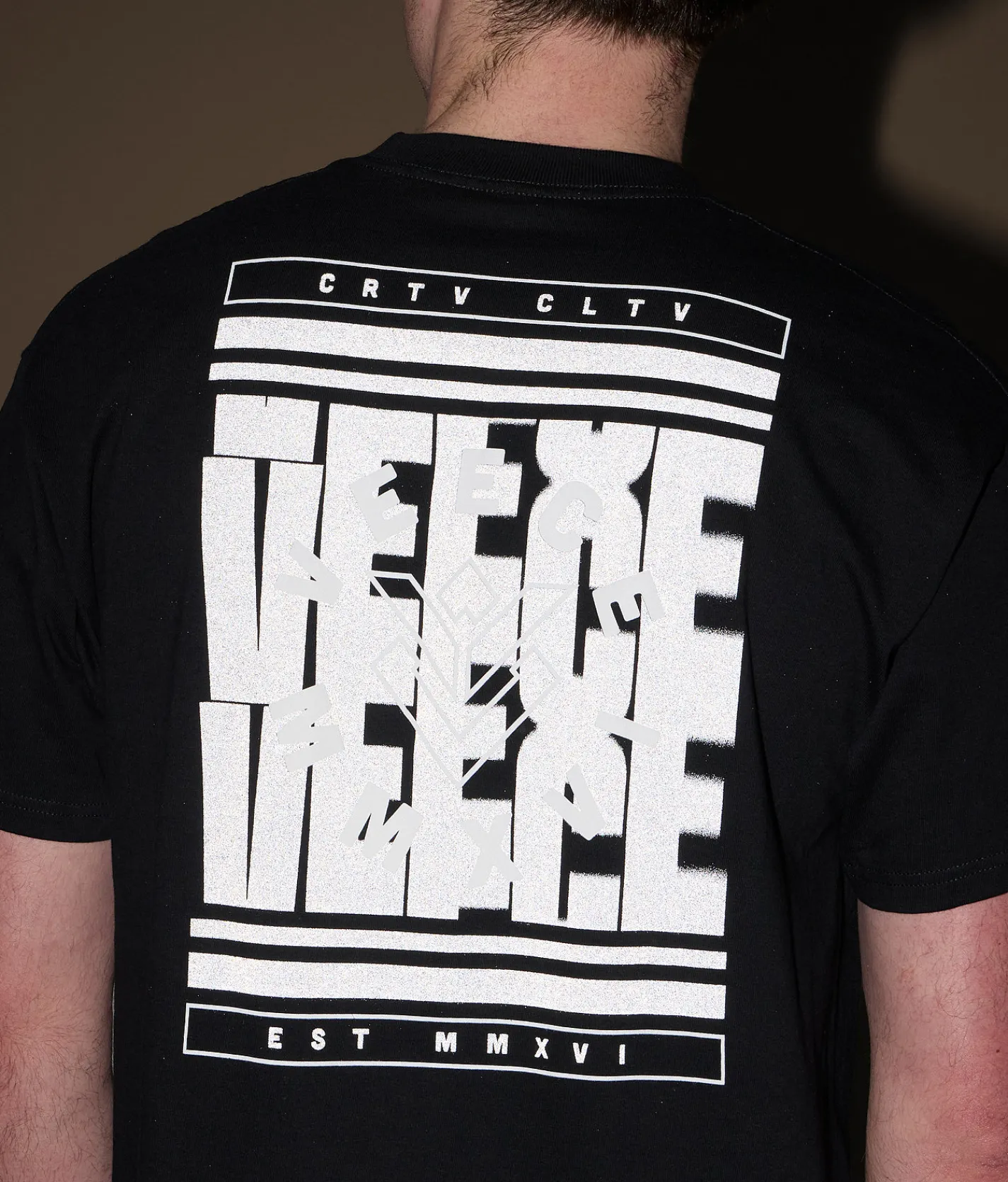 Tops|Graphic T-Shirts | Veece Lever Pull T-Shirt Black