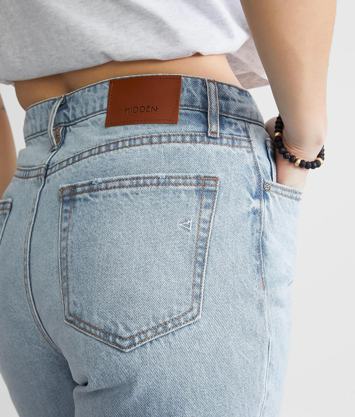 HIDDEN Logan Dad Jean Light Online