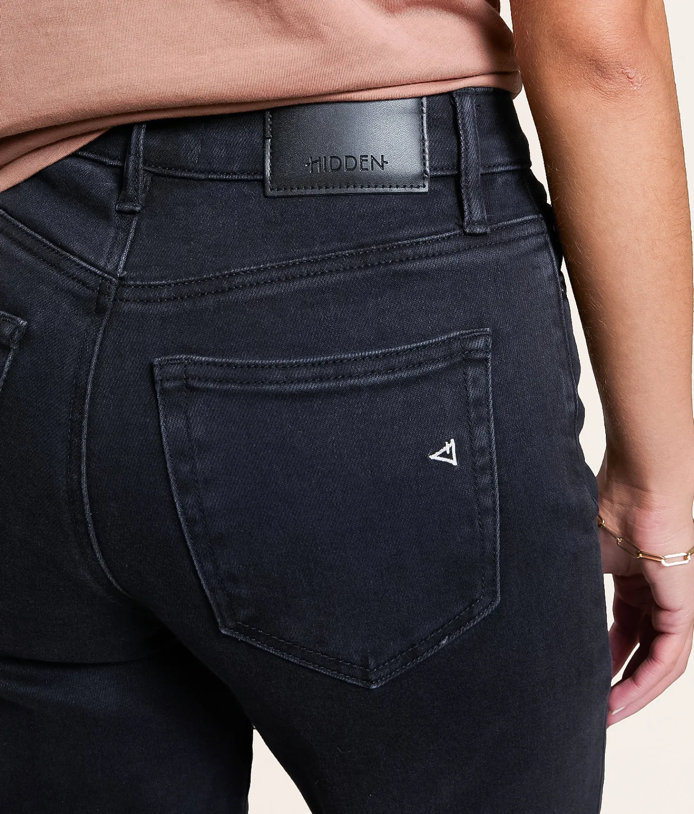 HIDDEN Logan Dad Stretch Jean Black