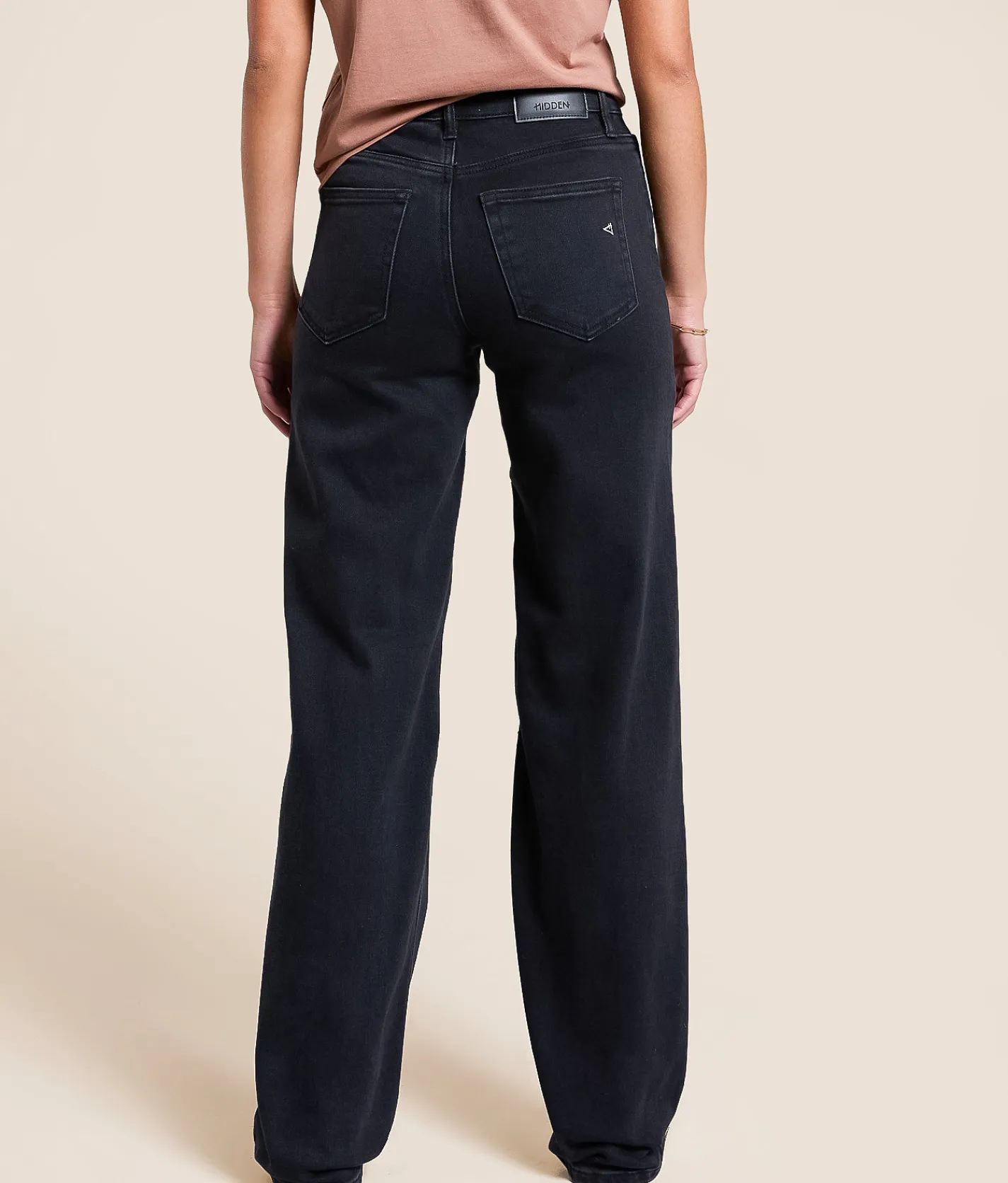 HIDDEN Logan Dad Stretch Jean Black