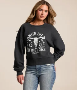 Wrangler® Mess With The Bull Pullover Jet Black Best