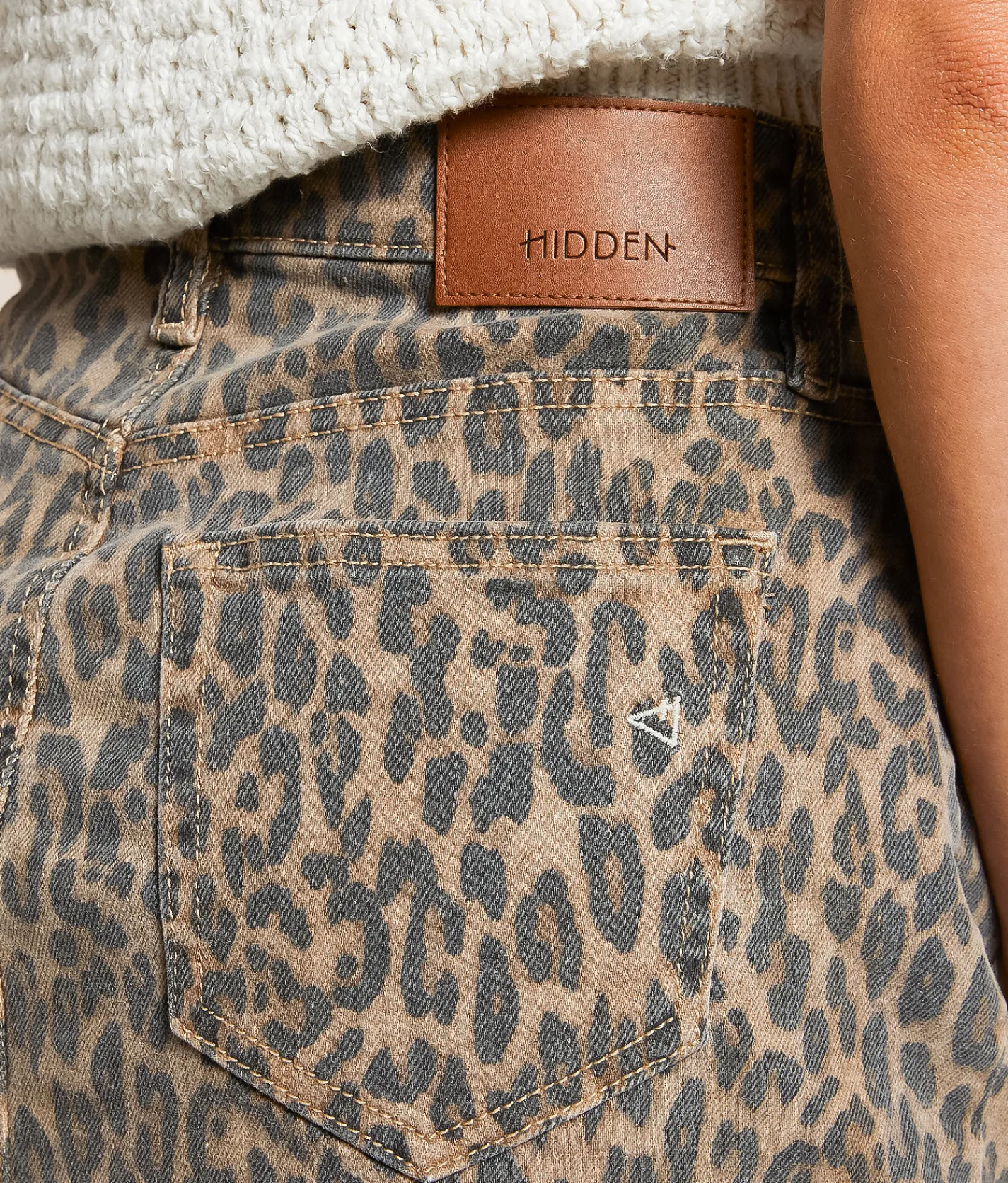 HIDDEN Peyton Denim Skirt Cheetah Best