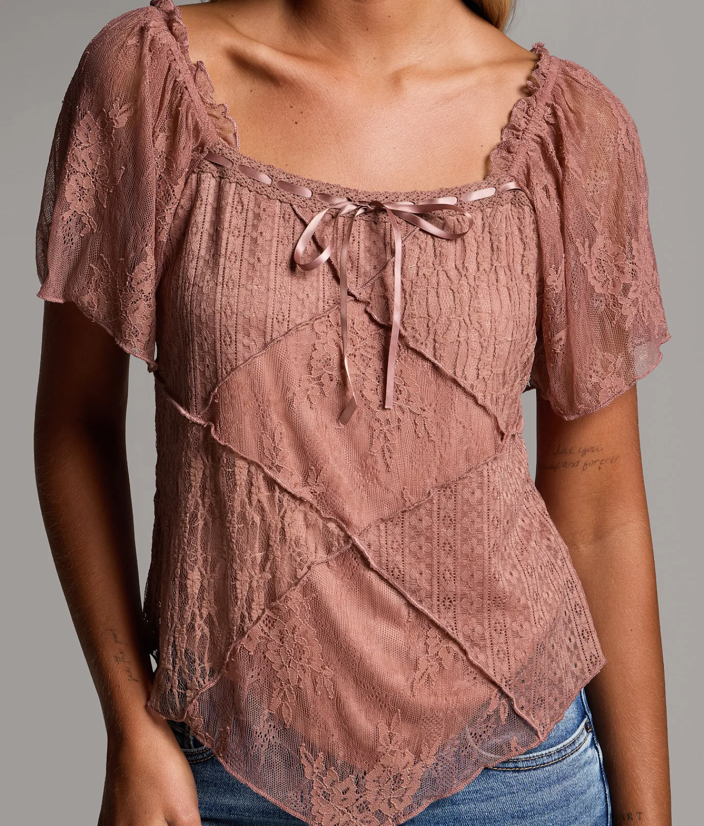 BKE Pieced Lace Hanky Top Burlwood
