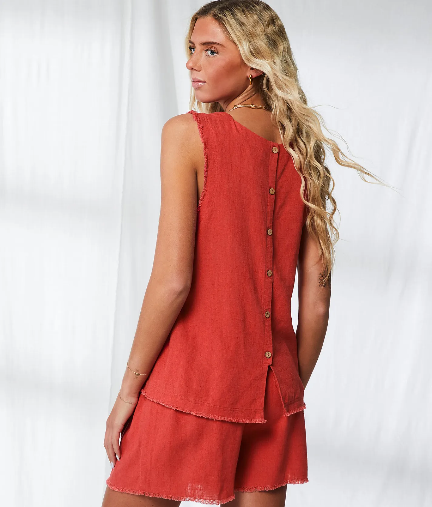 BKE Resort Edit - Back Button Tank Top Cardinal Online