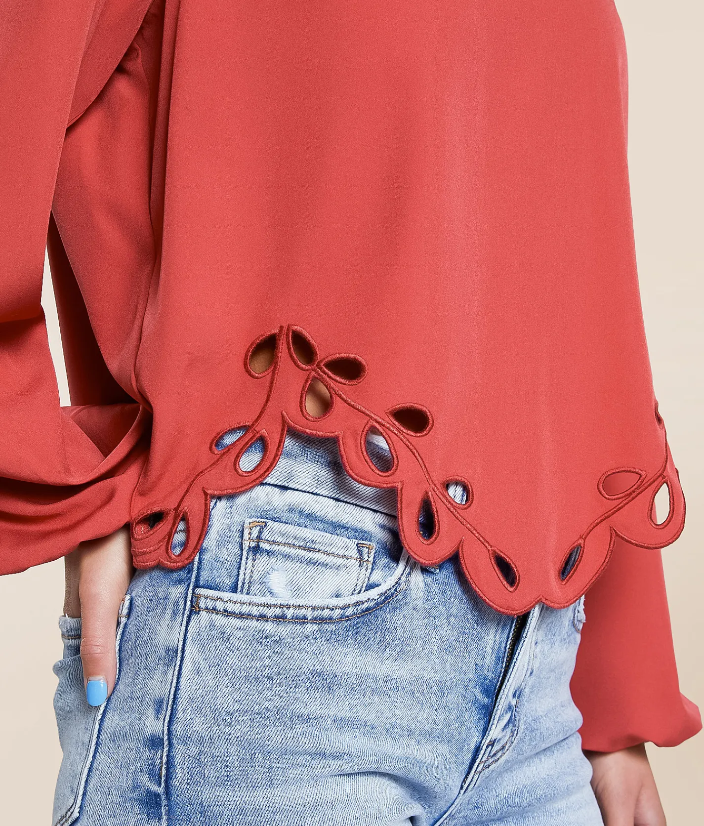 Willow & Root Scalloped Hanky Hem Top Holly Berry New