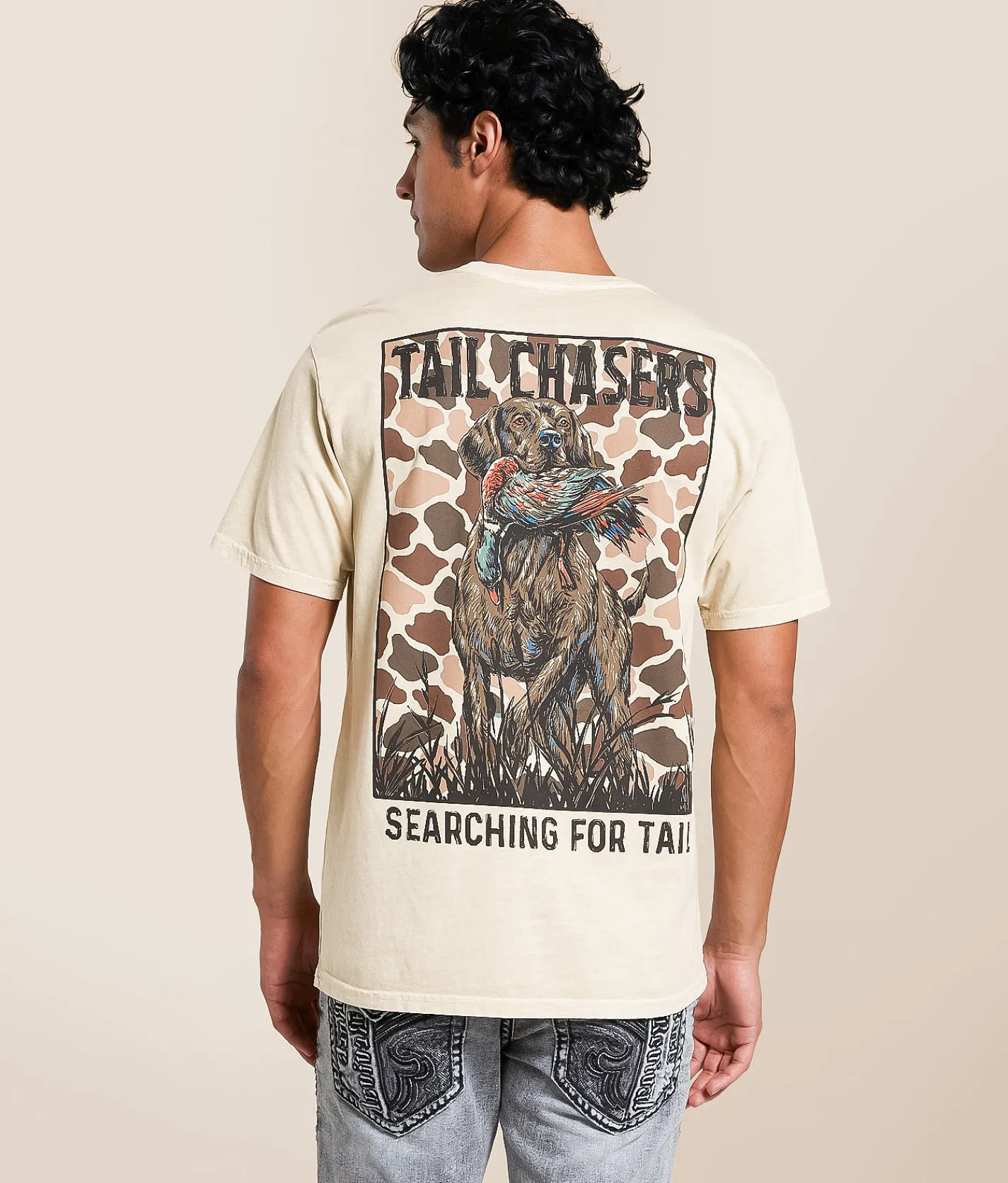 Tops|Graphic T-Shirts | Tail Chasers Club Searching T-Shirt Ivory