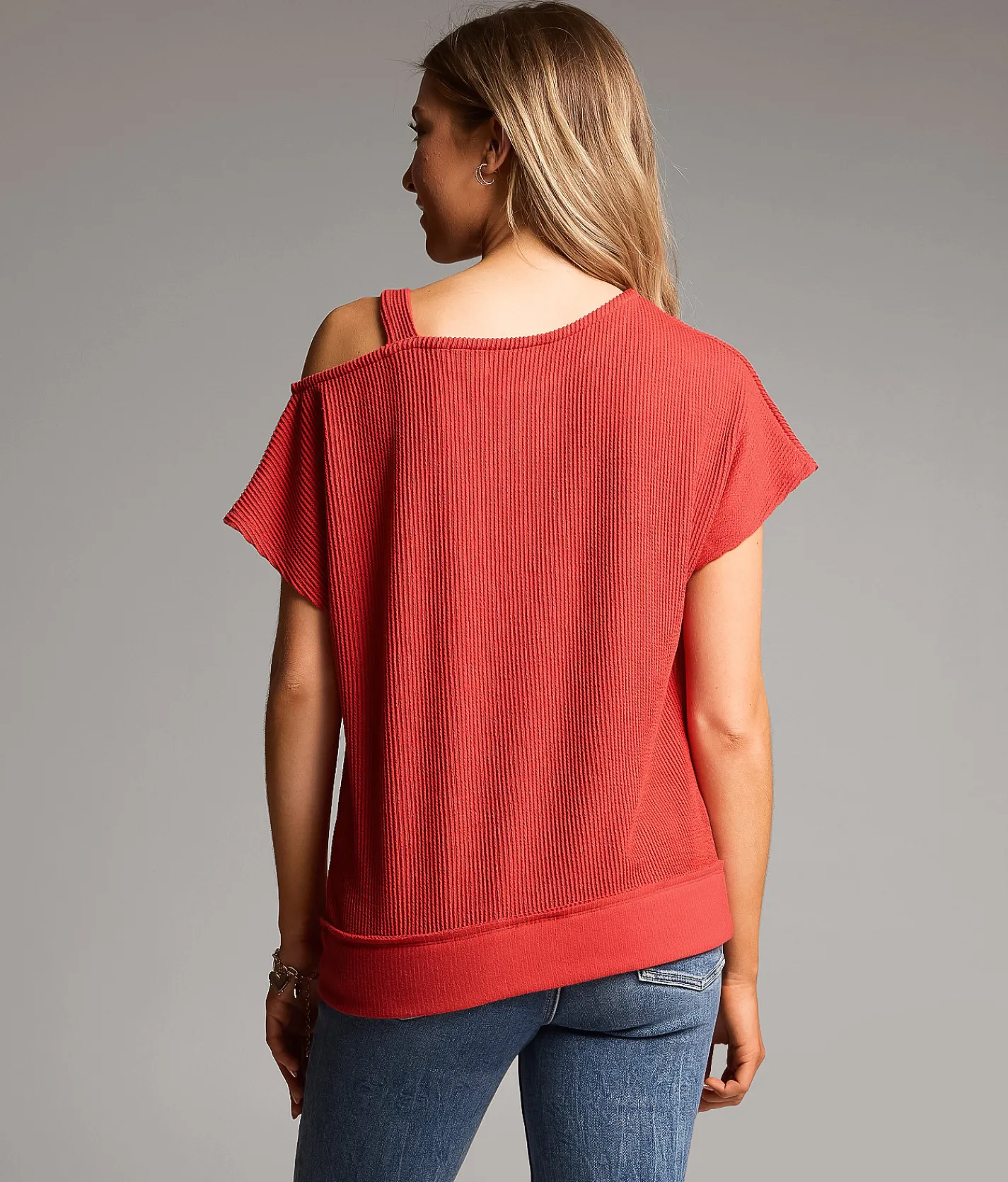 Tops | BKE Urban Cold Shoulder Top Cardinal