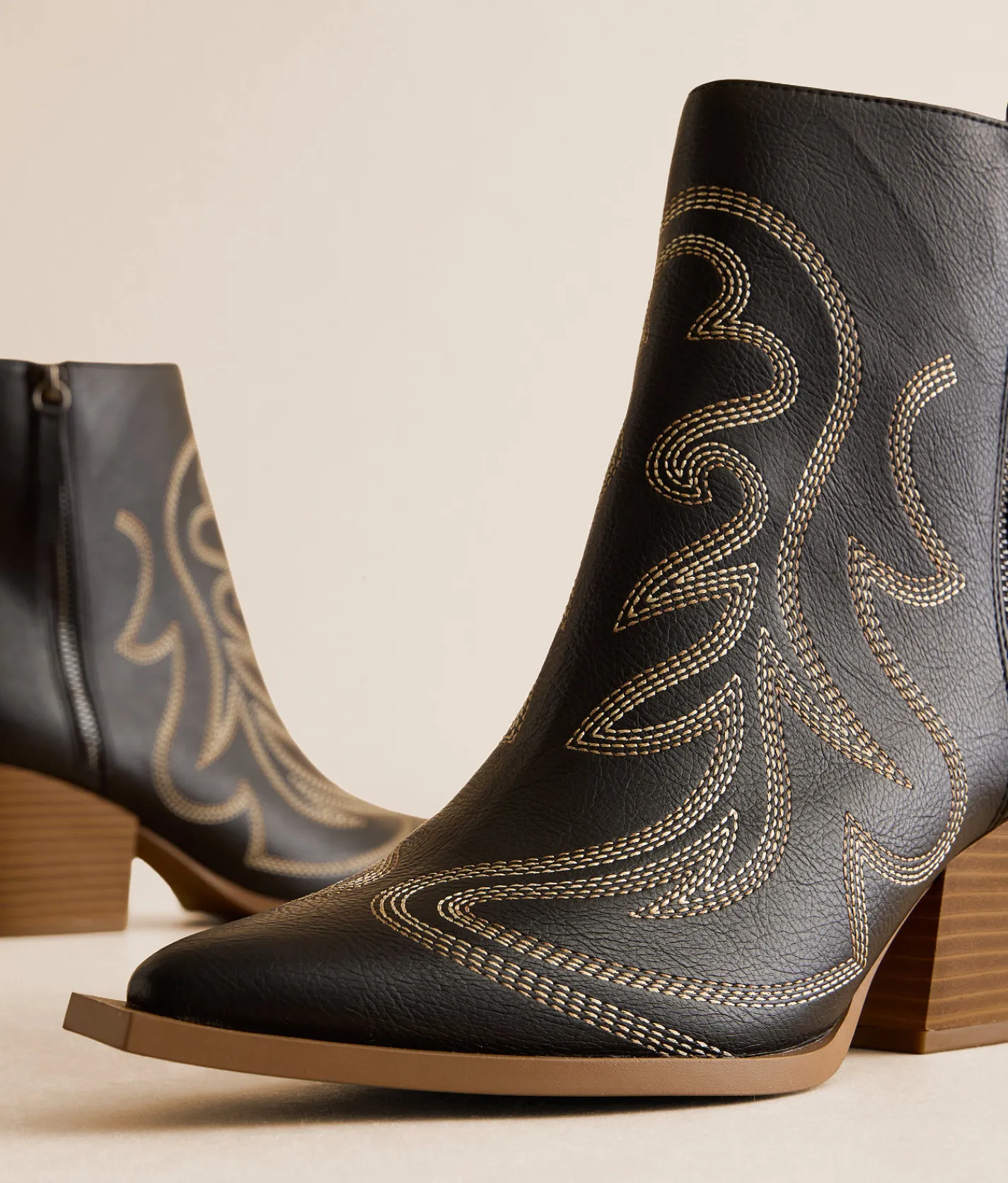 Muse & Co. Western Ankle Boot Black Hot