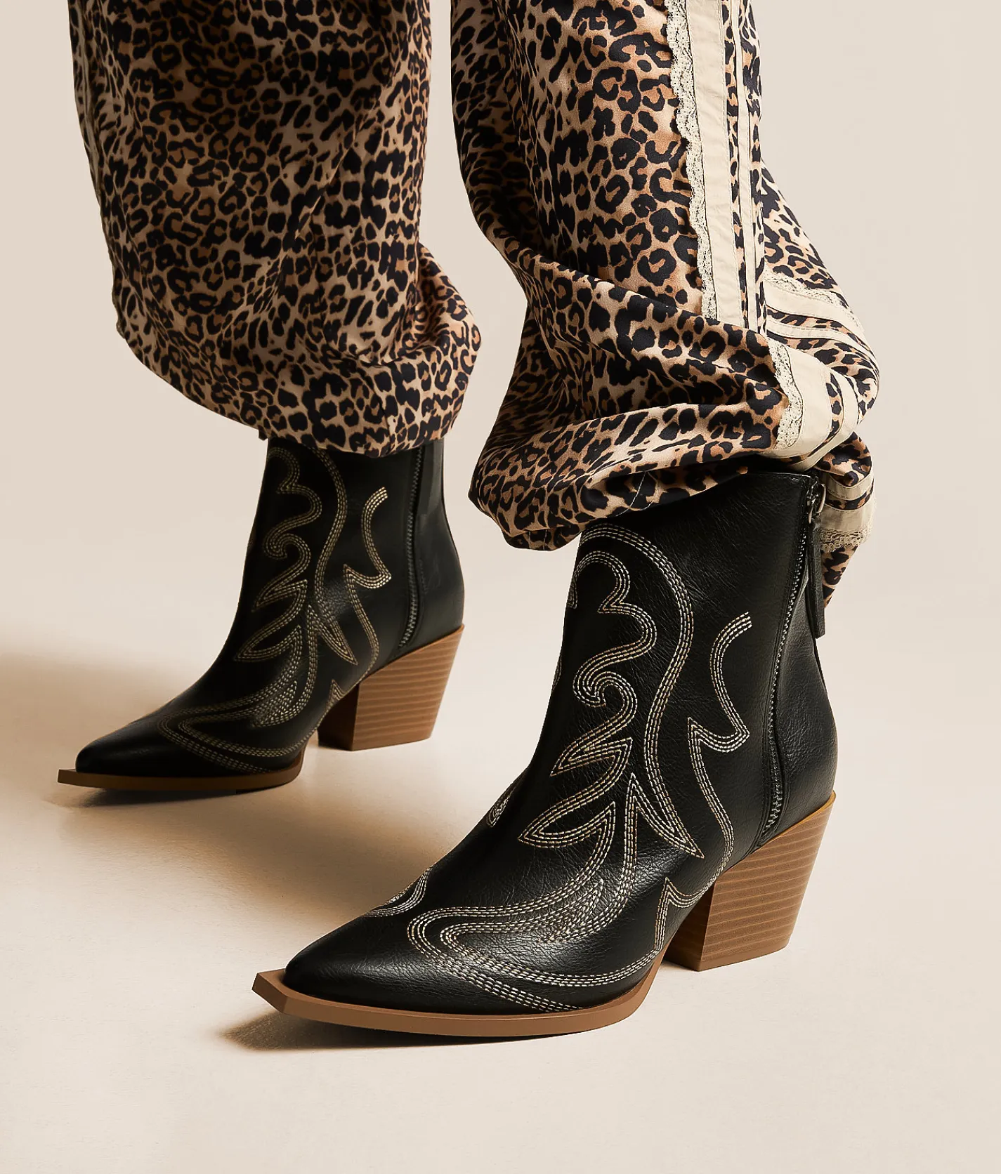 Muse & Co. Western Ankle Boot Black Hot