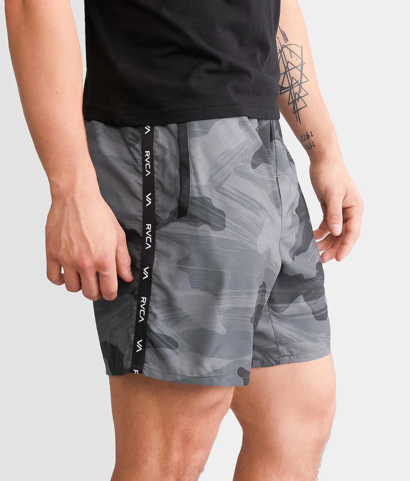 RVCA Yogger Control Active Short Camo Brush Best